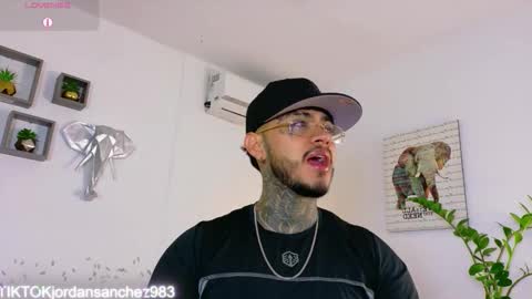 Snapshot of jordansmiith_ chatting on February 10, 8:02 pm Jordan Smith online show from February 10, 8:02 pm