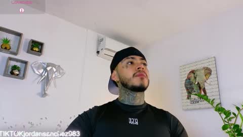 Snapshot of jordansmiith_ chatting on February 12, 8:26 pm Jordan Smith online show from February 12, 8:26 pm