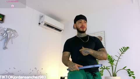 Snapshot of jordansmiith_ chatting on February 23, 8:50 pm Jordan Smith online show from February 23, 8:50 pm