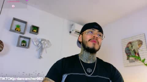 Snapshot of jordansmiith_ chatting on March 2, 8:26 pm Jordan Smith online show from March 2, 8:26 pm