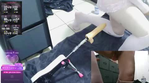 sissyjolicia online show from March 31, 2:02 am