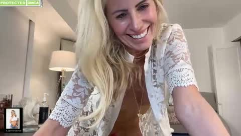 Snapshot of jordyngrangexo chatting on October 21, 10:21 pm Jordyn Grange online show from October 21, 10:21 pm