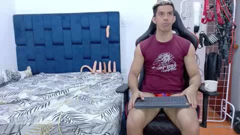 jose_rumbero91 online show from November 26, 12:17 pm