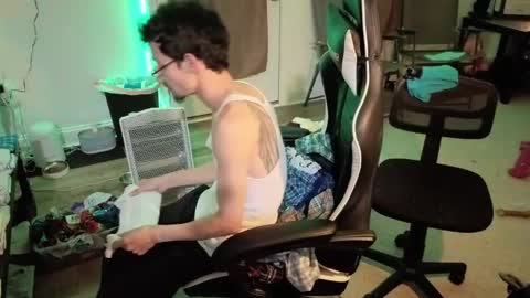 Josef online show from April 8, 2:11 am