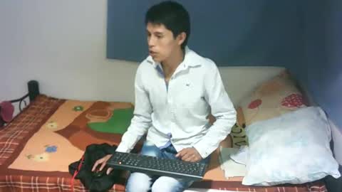 Snapshot of joseph_and_thomas chatting on February 5, 3:13 am thomas y joseph online show from February 5, 3:13 am