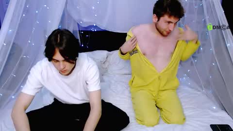 joseph_bear_ online show from September 17, 1:02 pm