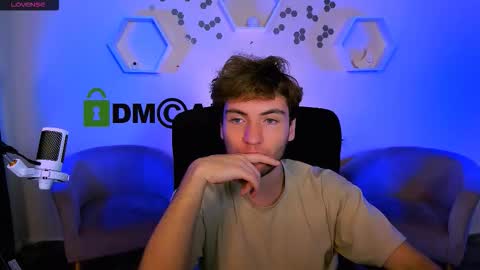 joseph_bear_ online show from November 23, 8:52 pm