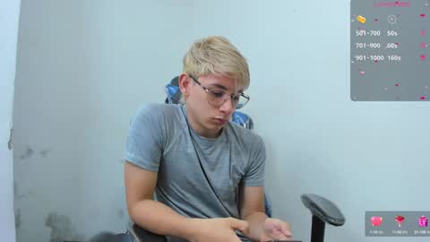 Snapshot of joseph_brown_ chatting on December 6, 11:44 am JOSEPH BROWN online show from December 6, 11:44 am