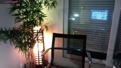 Snapshot of josephine_france chatting on February 7, 3:54 am josephine_france online show from February 7, 3:54 am