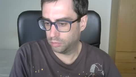 Snapshot of josevd chatting on April 27, 9:29 am Jose online show from April 27, 9:29 am