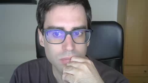Snapshot of josevd chatting on May 19, 9:04 am Jose online show from May 19, 9:04 am