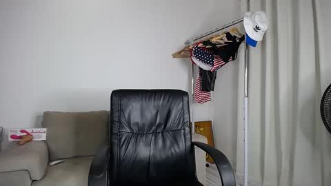 josezaens_ online show from October 8, 10:07 pm