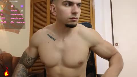 josh_miller01 online show from May 31, 6:09 pm