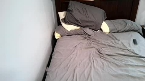 joshhawes online show from April 4, 10:40 pm