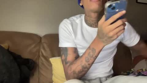 Snapshot of joshperrygoon chatting on December 26, 9:04 pm joshperrygoon online show from December 26, 9:04 pm