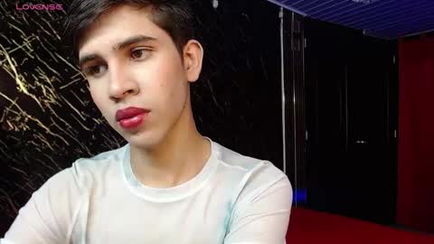 Snapshot of joshua_saenz_ chatting on June 1, 11:28 pm joshua_saenz_ online show from June 1, 11:28 pm