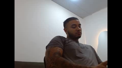 Snapshot of joshuadanielss chatting on April 13, 1:00 am joshuadanielss online show from April 13, 1:00 am