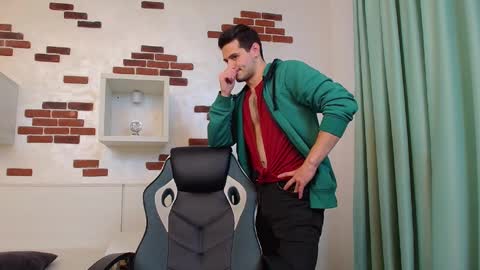 Snapshot of joshuagael chatting on December 5, 9:50 am JoshuaGael online show from December 5, 9:50 am