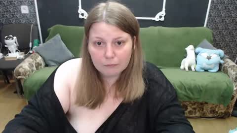 Snapshot of josiesun771 chatting on June 19, 7:23 am josiesun771 online show from June 19, 7:23 am