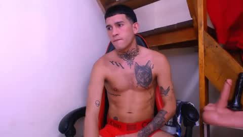 Snapshot of josue_linares chatting on April 24, 7:00 am josue_linares online show from April 24, 7:00 am