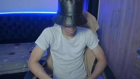 josy online show from April 12, 2:49 am