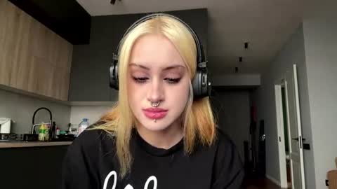 Snapshot of jovanlariccia chatting on July 7, 12:09 pm Kimie is here online show from July 7, 12:09 pm