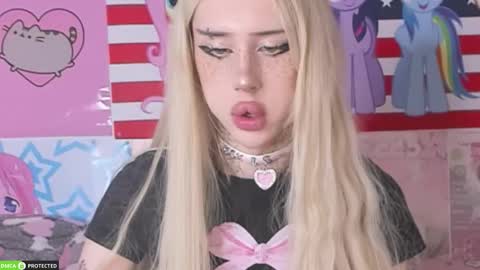 Snapshot of joybarker chatting on March 1, 1:13 pm Joy Barker online show from March 1, 1:13 pm