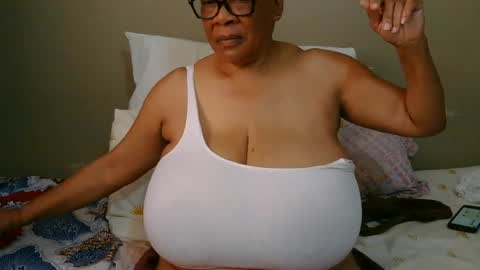 Snapshot of joycemando chatting on July 4, 9:15 am DairyQueen online show from July 4, 9:15 am