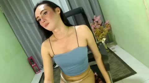 Snapshot of joyfulcock69_joyce chatting on December 2, 7:58 am Angel online show from December 2, 7:58 am