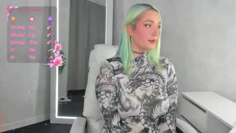 Snapshot of joyfuljasmine chatting on September 25, 8:40 am Vickie online show from September 25, 8:40 am