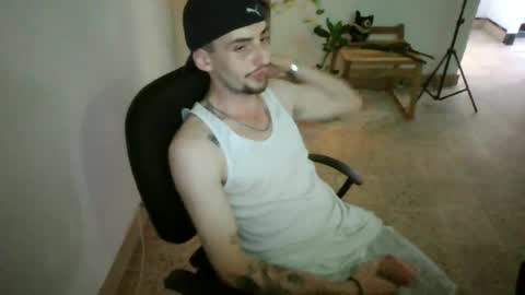 Snapshot of juan235665 chatting on July 7, 5:06 pm juan235665 online show from July 7, 5:06 pm