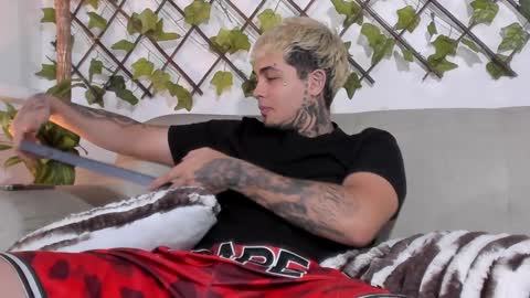 Snapshot of juan_alvarez18 chatting on February 4, 6:14 am juan_alvarez18 online show from February 4, 6:14 am