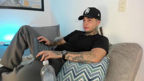 Snapshot of juan_alvarez18 chatting on September 13, 3:17 am juan_alvarez18 online show from September 13, 3:17 am