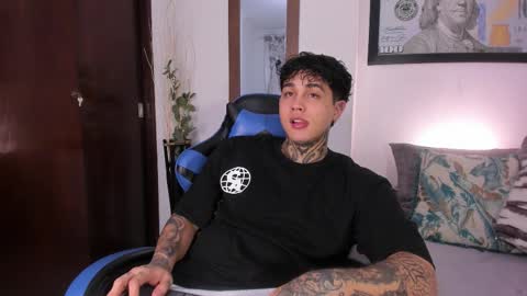 juan_alvarez18 online show from November 11, 4:23 am