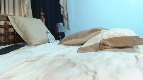    online show from February 25, 3:05 pm