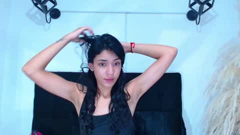 Snapshot of juan_and_luciana chatting on June 30, 11:44 am online show from June 30, 11:44 am