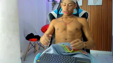 Snapshot of juan_contreras7 chatting on September 25, 12:20 pm juan_contreras7 online show from September 25, 12:20 pm