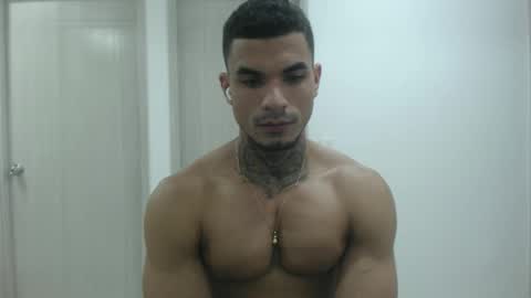 Snapshot of juan_gomez_1 chatting on December 18, 9:29 pm juan_gomez_1 online show from December 18, 9:29 pm