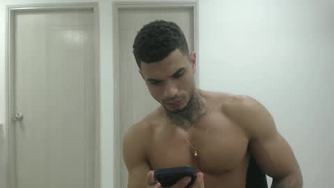 Snapshot of juan_gomez_1 chatting on December 19, 10:13 am juan_gomez_1 online show from December 19, 10:13 am