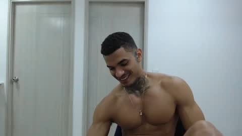 Snapshot of juan_gomez_1 chatting on December 23, 10:01 pm juan_gomez_1 online show from December 23, 10:01 pm