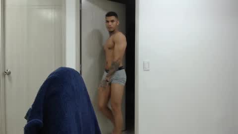 Snapshot of juan_gomez_1 chatting on January 5, 10:32 am juan_gomez_1 online show from January 5, 10:32 am