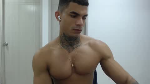 Snapshot of juan_gomez_1 chatting on January 9, 3:44 pm juan_gomez_1 online show from January 9, 3:44 pm