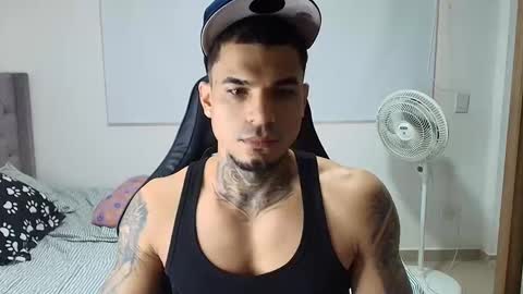 juan_gomez_1 online show from January 8, 5:15 pm