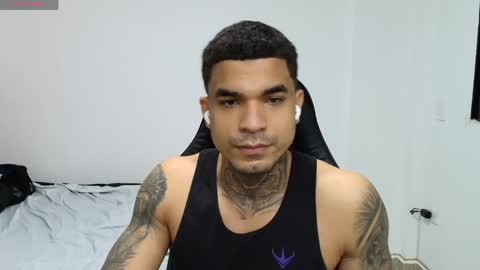 Snapshot of juan_gomez_1 chatting on April 16, 9:21 am juan_gomez_1 online show from April 16, 9:21 am