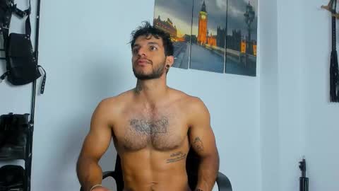 Juan Esteban online show from November 16, 1:00 am