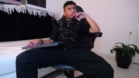 juancamilo66_ online show from December 29, 5:31 am