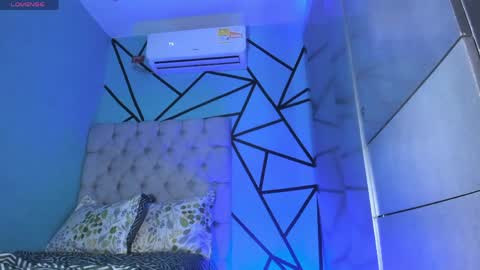 independent model online show from April 14, 5:41 pm