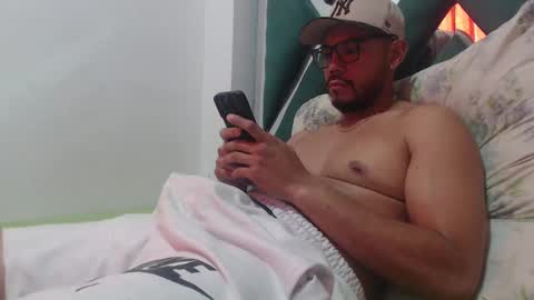 Snapshot of juanfe_style chatting on November 9, 3:43 pm juanfe_style online show from November 9, 3:43 pm