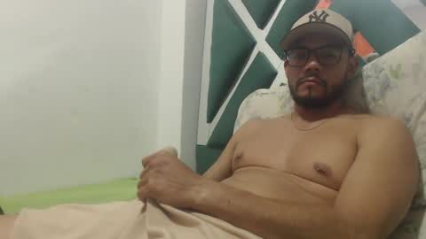 Snapshot of juanfe_style chatting on November 13, 11:25 pm juanfe_style online show from November 13, 11:25 pm