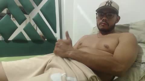 Snapshot of juanfe_style chatting on March 10, 3:11 am juanfe_style online show from March 10, 3:11 am